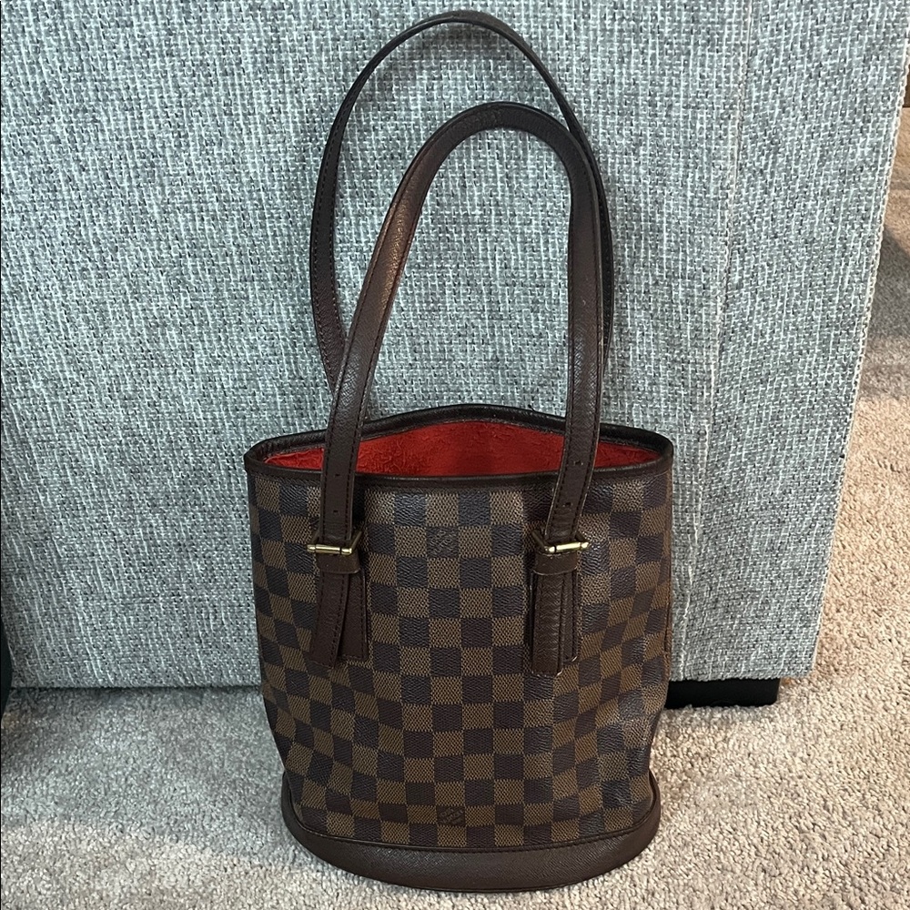 Louis Vuitton Damier Ebene bucket Tote
